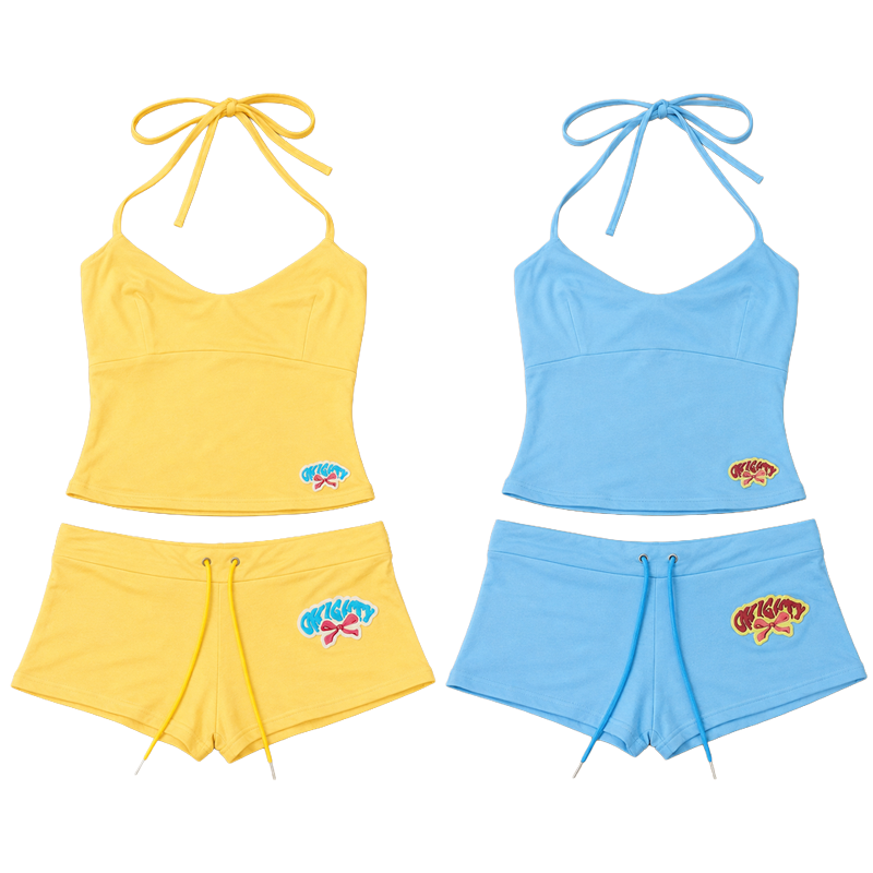 Lace Trim Cami - ชุดเซ็ต 2 ชิ้นสำหรับผู้หญิง เสื้อสายเดี่ยวครอปท็อปแบบรูดจีบ กางเกงขาสั้น ชุดลำลองสำหรับฤดูร้อน