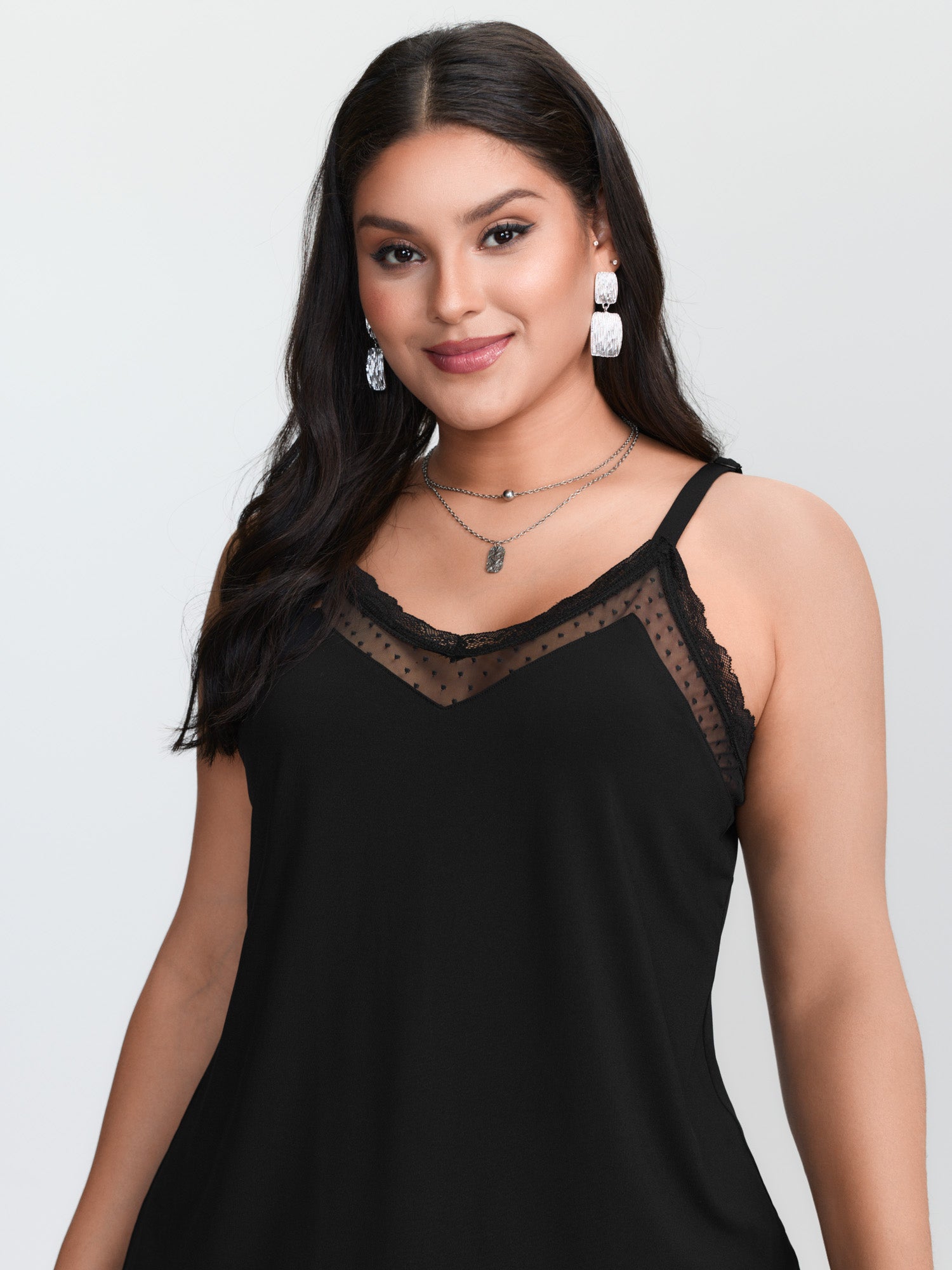 เสื้อกล้ามถักสีดำสำหรับสาวพลัส - Lace Trim Cami บทวิจารณ์และราคา